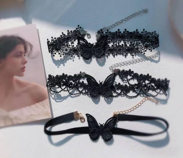 Butterfly thread necklace